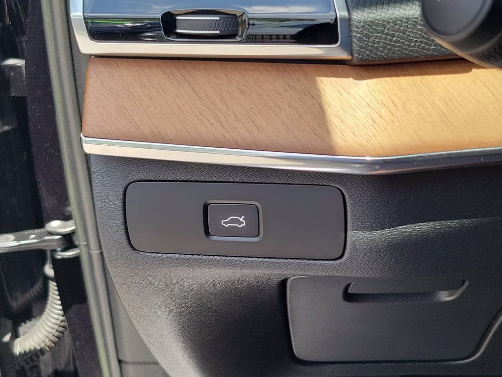 2023 Onyx Black Metallic Volvo XC90 Plus AWD SUV