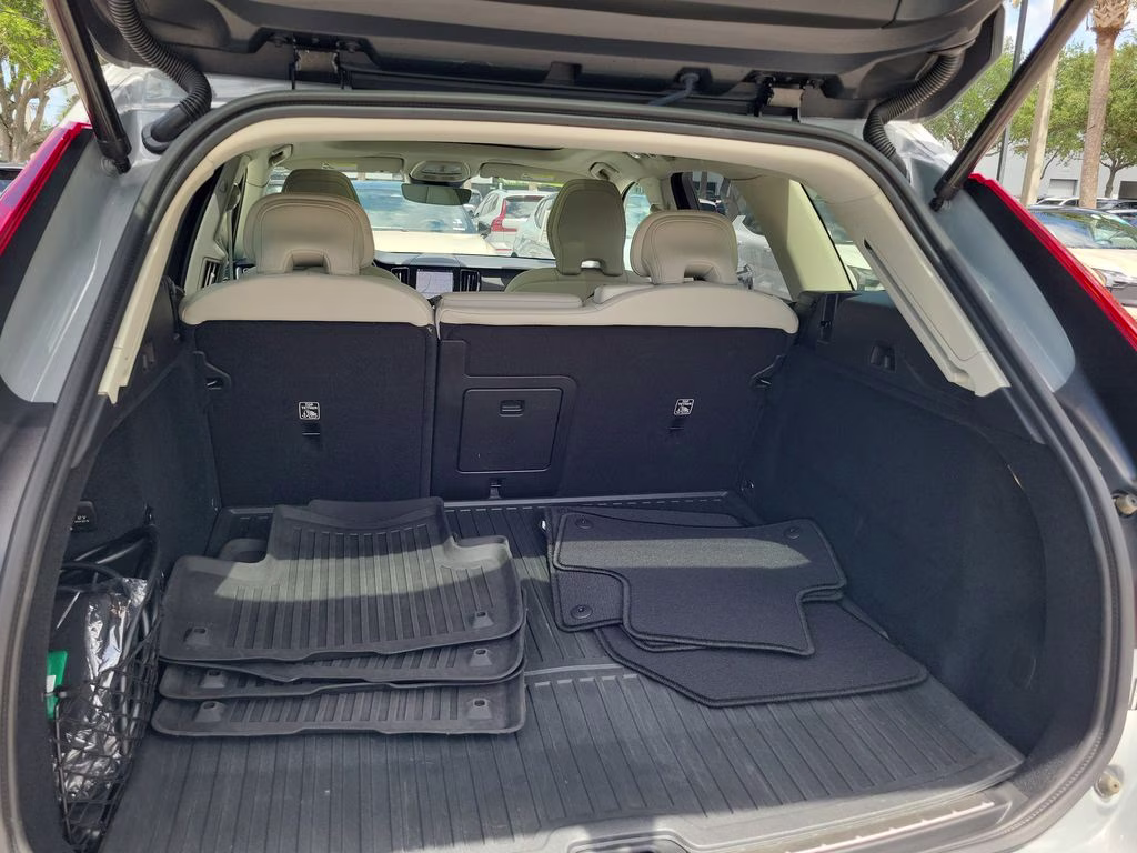 2025 Vapour Grey Metallic Volvo XC60 Plus AWD SUV