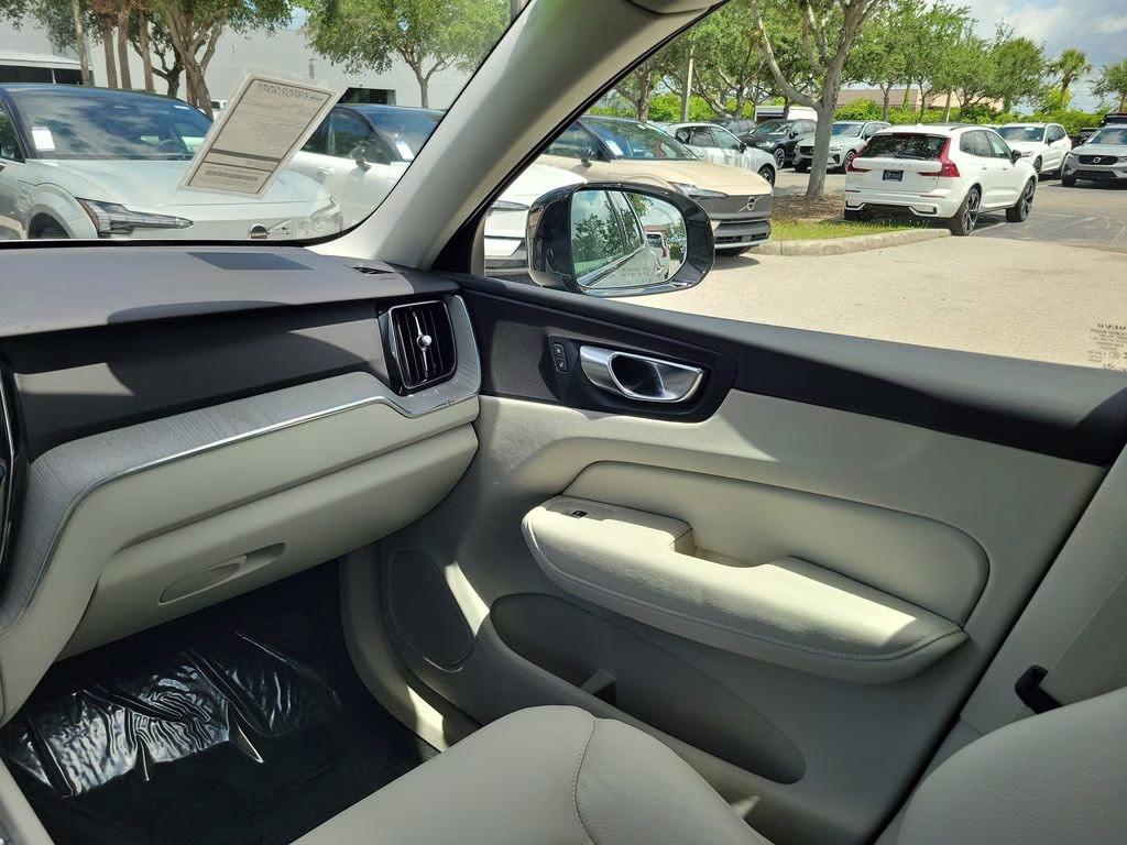 2025 Vapour Grey Metallic Volvo XC60 Plus AWD SUV