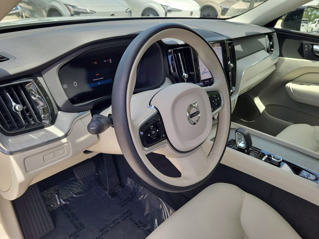 2025 Vapour Grey Metallic Volvo XC60 Plus AWD SUV