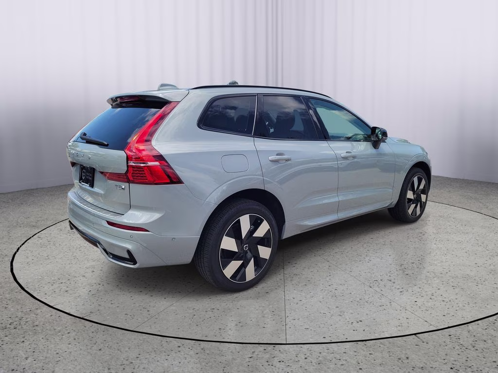 2025 Vapour Grey Metallic Volvo XC60 Plus AWD SUV