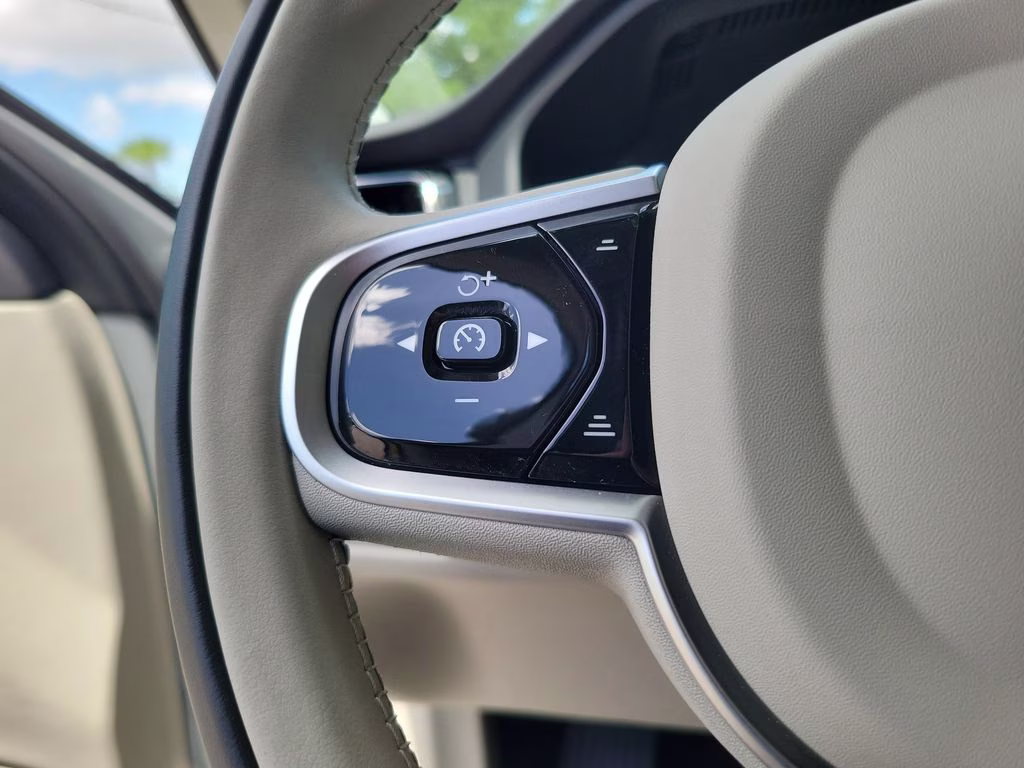 2025 Vapour Grey Metallic Volvo XC60 Plus AWD SUV
