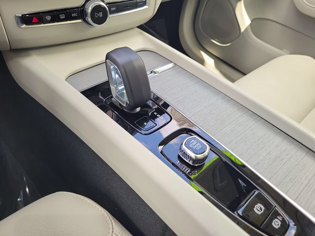 2025 Vapour Grey Metallic Volvo XC60 Plus AWD SUV