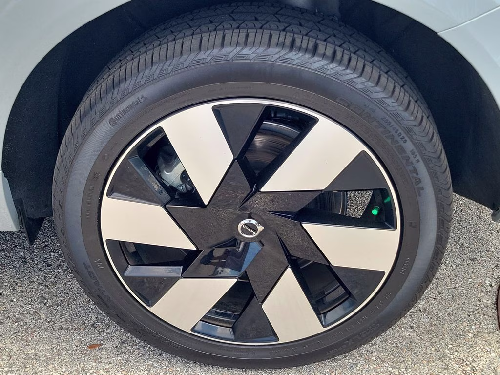 2025 Vapour Grey Metallic Volvo XC60 Plus AWD SUV