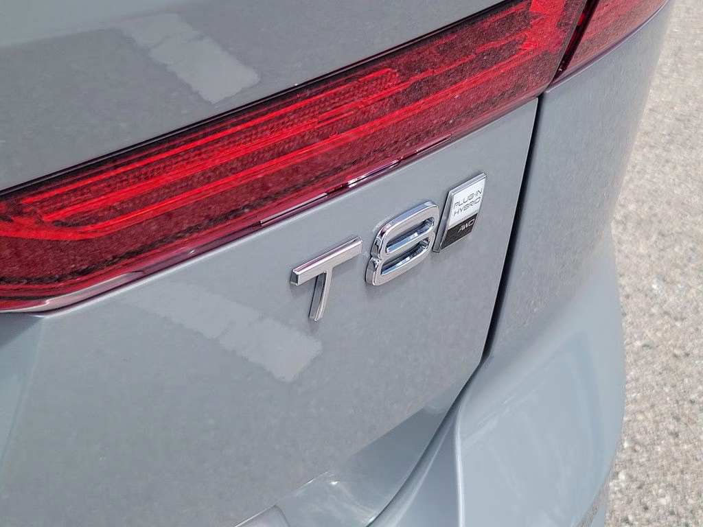 2025 Vapour Grey Metallic Volvo XC60 Plus AWD SUV