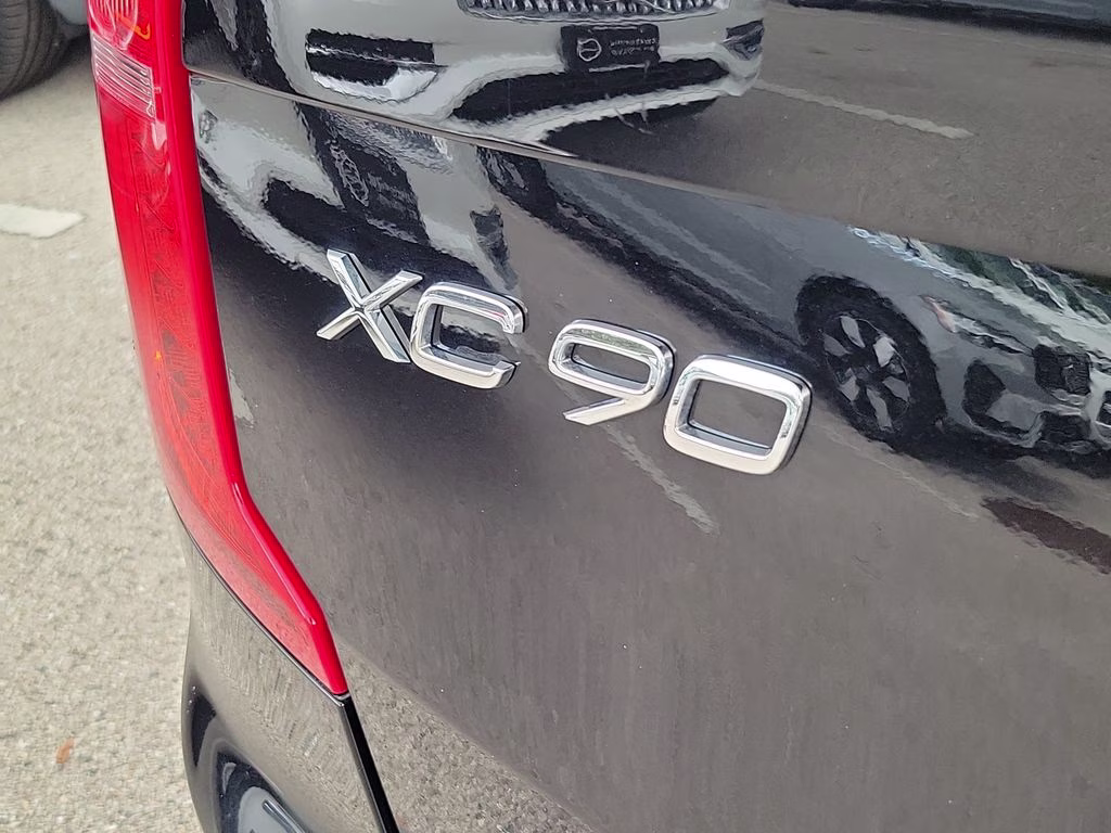 2023 Onyx Black Metallic Volvo XC90 Core AWD SUV