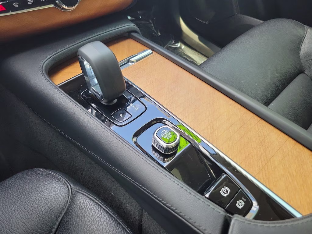 2023 Onyx Black Metallic Volvo XC90 Plus AWD SUV