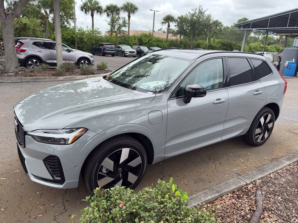 2025 Vapour Grey Metallic Volvo XC60 Plus AWD SUV