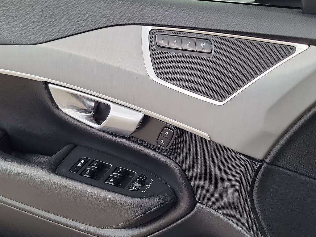 2023 Onyx Black Metallic Volvo XC90 Core AWD SUV