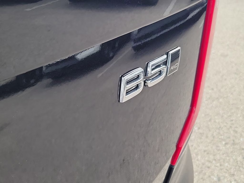 2023 Onyx Black Metallic Volvo XC90 Core AWD SUV