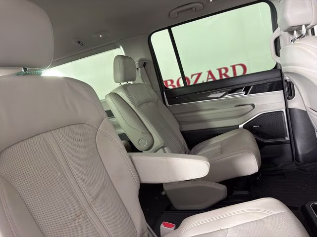 2022 Silver Zynith Jeep Wagoneer Series III RWD SUV