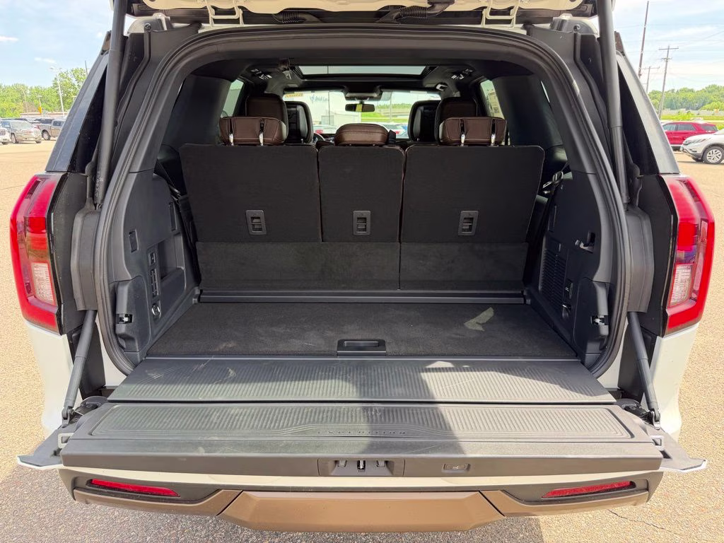 2026 Star White Metallic Tri-Coat Ford Expedition King Ranch 4X4 SUV