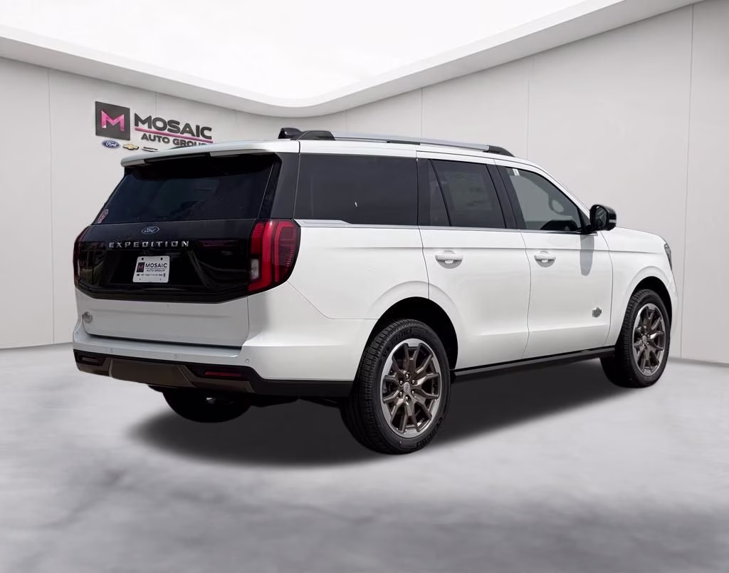 2026 Star White Metallic Tri-Coat Ford Expedition King Ranch 4X4 SUV