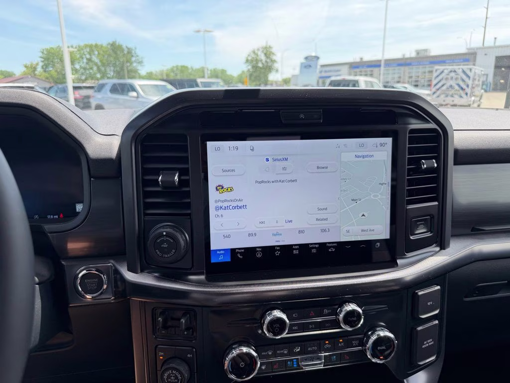 2026 Avalanche Ford F-150 Lariat 4X4 Truck