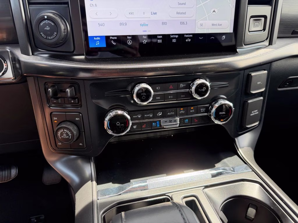 2026 Avalanche Ford F-150 Lariat 4X4 Truck