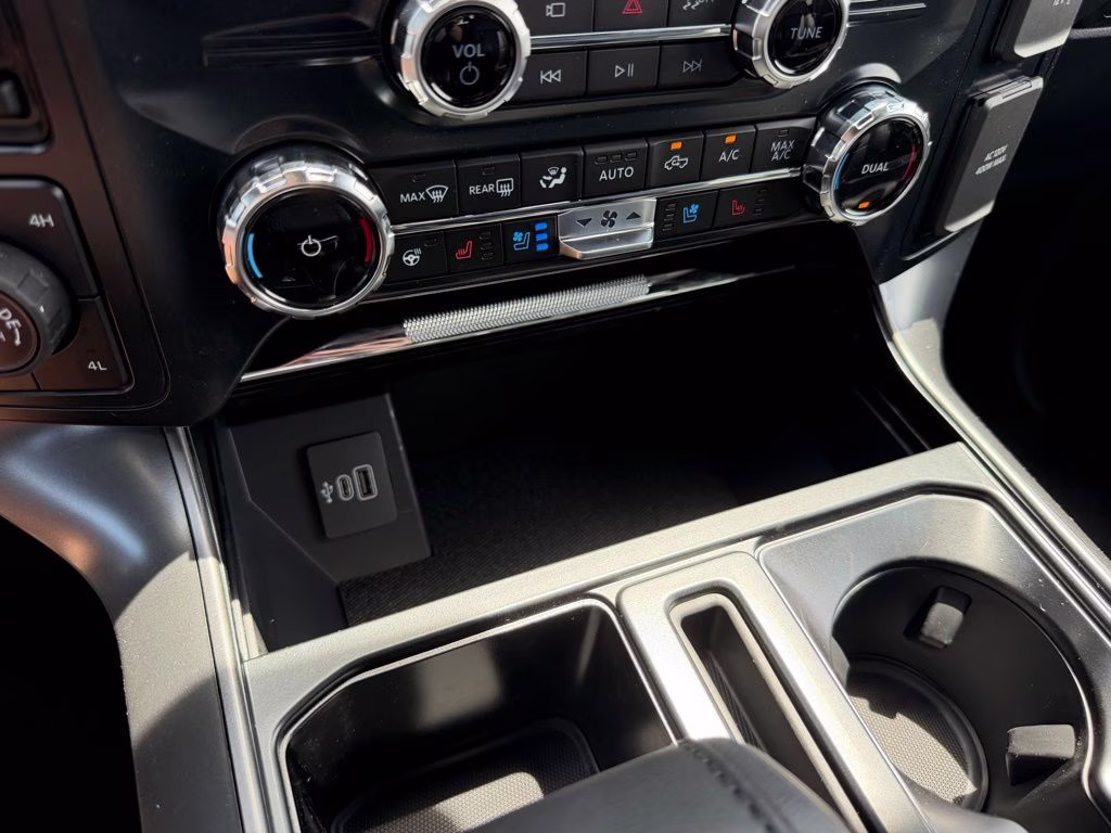 2026 Avalanche Ford F-150 Lariat 4X4 Truck