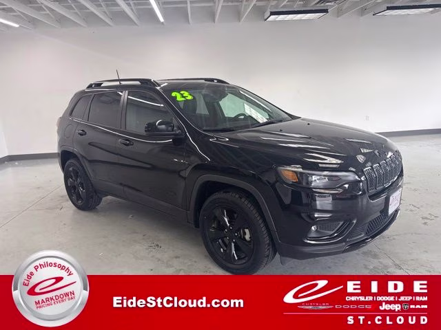 2023 Diamond Black Crystal Pearlcoat Jeep Cherokee Altitude 4X4 SUV
