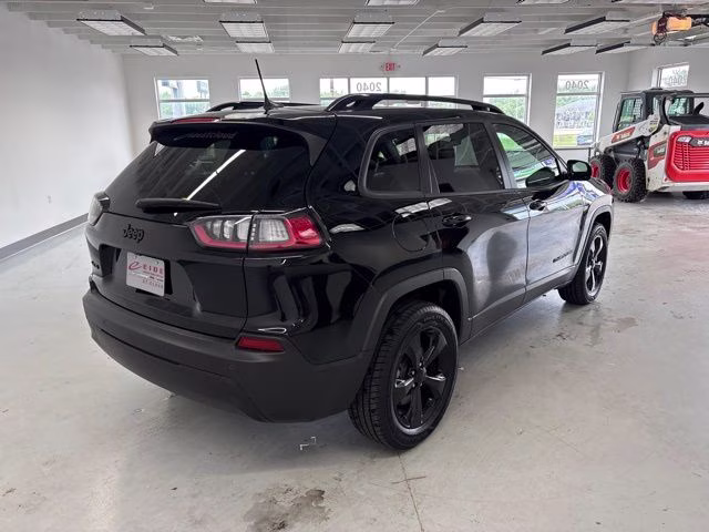 2023 Diamond Black Crystal Pearlcoat Jeep Cherokee Altitude 4X4 SUV