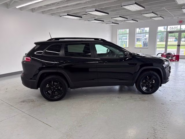 2023 Diamond Black Crystal Pearlcoat Jeep Cherokee Altitude 4X4 SUV