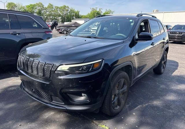 2023 Diamond Black Crystal Pearlcoat Jeep Cherokee Altitude 4X4 SUV