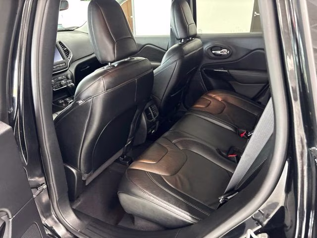 2023 Diamond Black Crystal Pearlcoat Jeep Cherokee Altitude 4X4 SUV