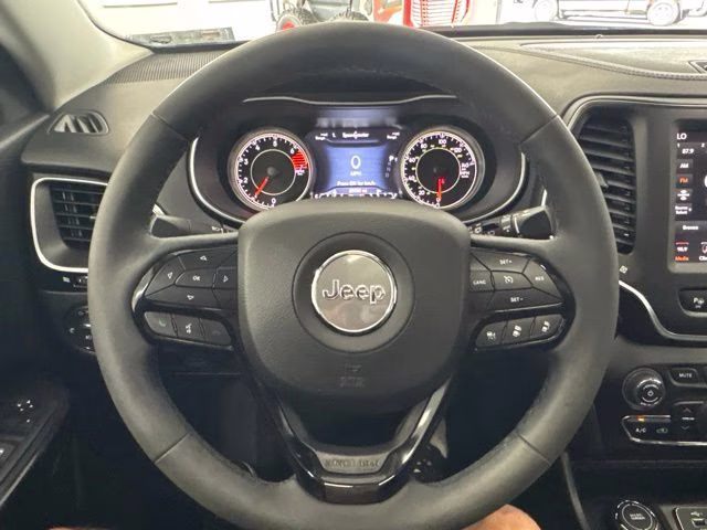 2023 Diamond Black Crystal Pearlcoat Jeep Cherokee Altitude 4X4 SUV