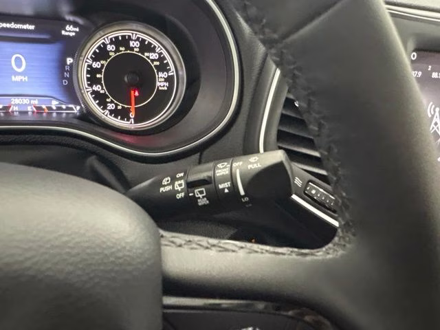 2023 Diamond Black Crystal Pearlcoat Jeep Cherokee Altitude 4X4 SUV