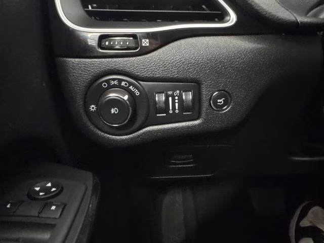 2023 Diamond Black Crystal Pearlcoat Jeep Cherokee Altitude 4X4 SUV