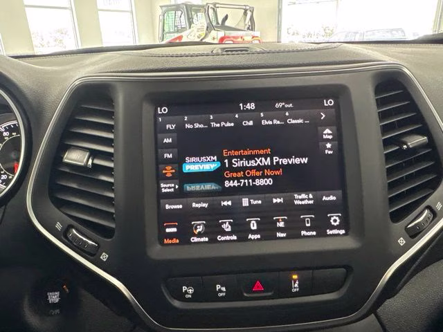 2023 Diamond Black Crystal Pearlcoat Jeep Cherokee Altitude 4X4 SUV