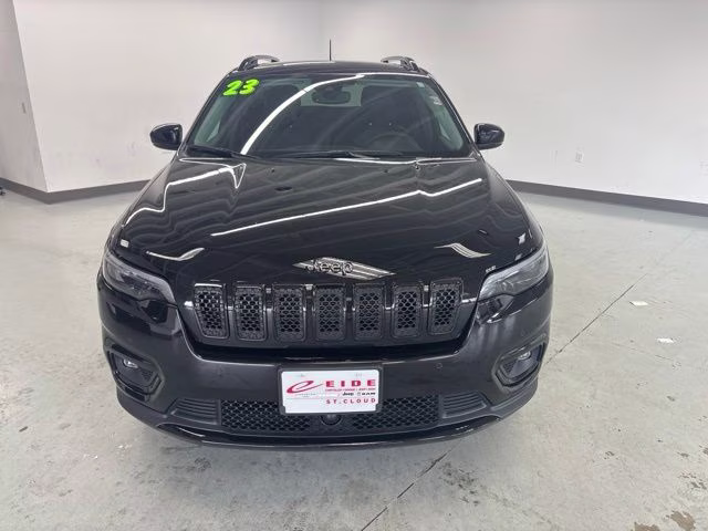 2023 Diamond Black Crystal Pearlcoat Jeep Cherokee Altitude 4X4 SUV