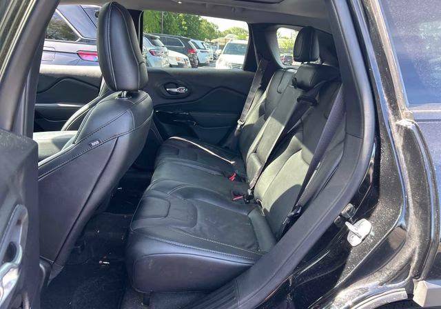 2023 Diamond Black Crystal Pearlcoat Jeep Cherokee Altitude 4X4 SUV