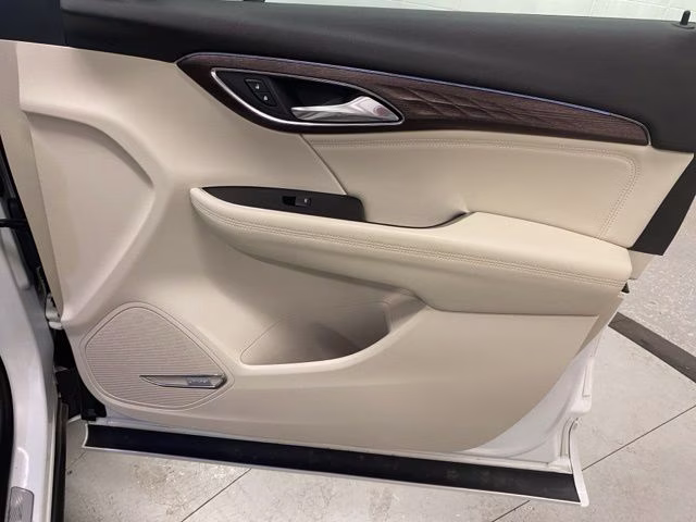 2023 White Frost Tricoat Buick Envision Avenir AWD SUV