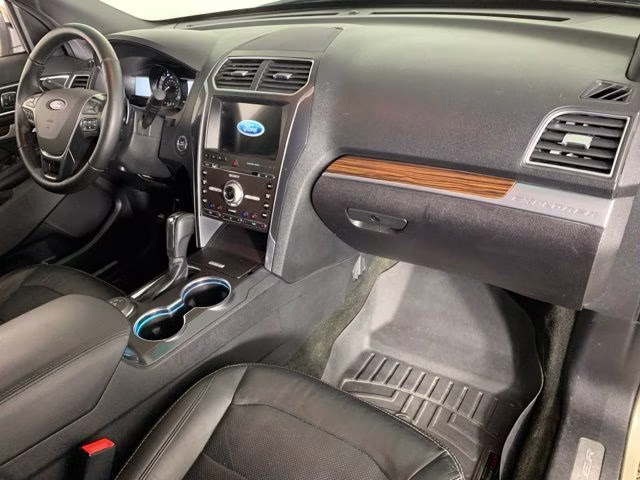 2017 White Gold Metallic Ford Explorer Limited 4X4 SUV