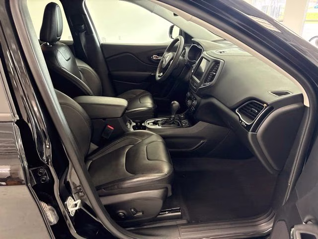 2023 Diamond Black Crystal Pearlcoat Jeep Cherokee Altitude 4X4 SUV
