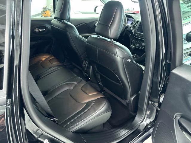 2023 Diamond Black Crystal Pearlcoat Jeep Cherokee Altitude 4X4 SUV