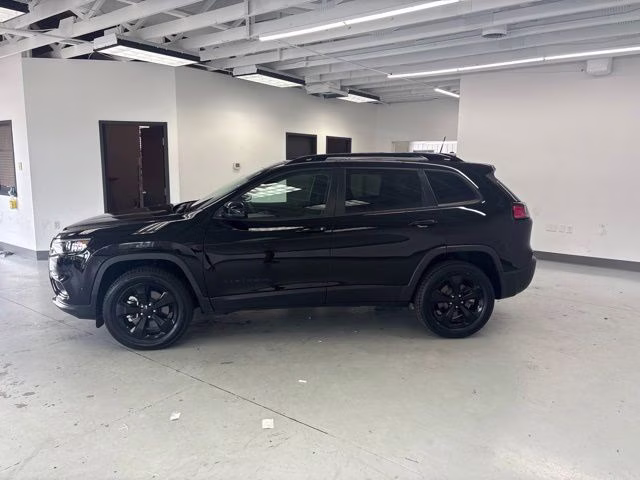 2023 Diamond Black Crystal Pearlcoat Jeep Cherokee Altitude 4X4 SUV