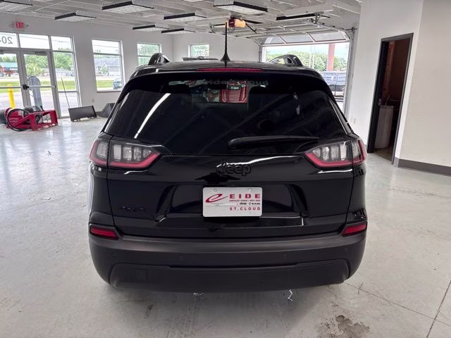 2023 Diamond Black Crystal Pearlcoat Jeep Cherokee Altitude 4X4 SUV