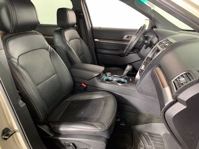 2017 White Gold Metallic Ford Explorer Limited 4X4 SUV