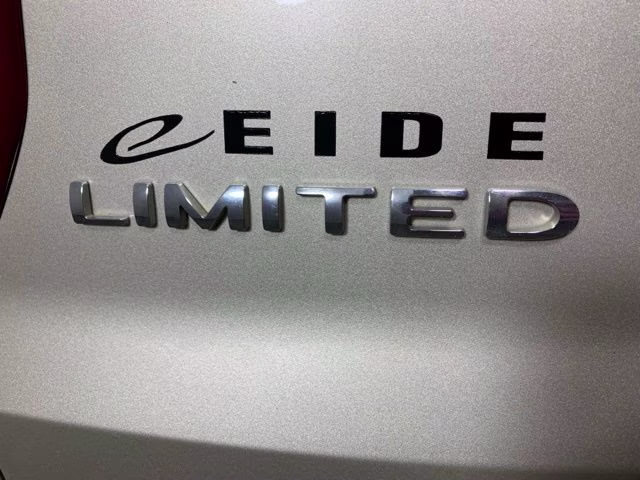 2017 White Gold Metallic Ford Explorer Limited 4X4 SUV