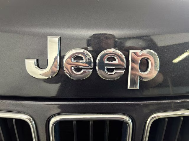 2015 Maximum Steel Metallic Clearcoat Jeep Grand Cherokee Limited 4X4 SUV