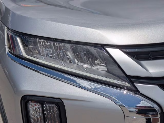 2022 Silver Mitsubishi Outlander Sport 2.0 SE FWD SUV