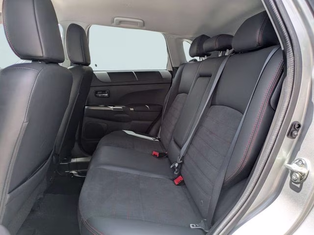 2022 Silver Mitsubishi Outlander Sport 2.0 SE FWD SUV