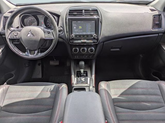 2022 Silver Mitsubishi Outlander Sport 2.0 SE FWD SUV