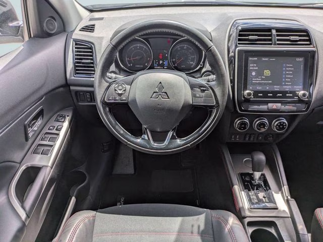 2022 Silver Mitsubishi Outlander Sport 2.0 SE FWD SUV