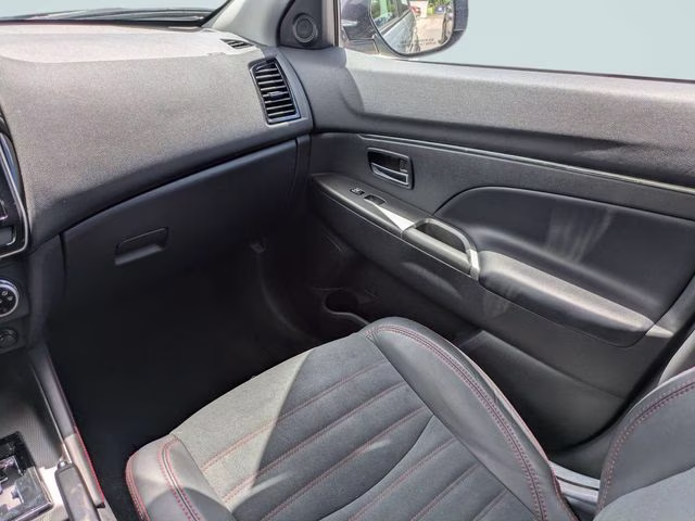 2022 Silver Mitsubishi Outlander Sport 2.0 SE FWD SUV