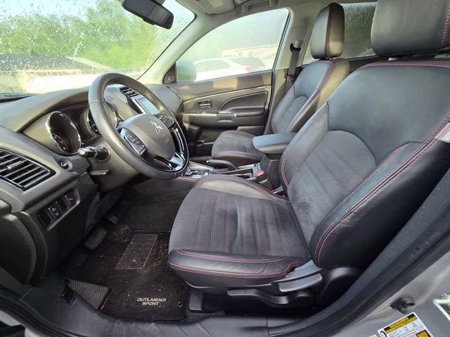 2022 Silver Mitsubishi Outlander Sport 2.0 SE FWD SUV