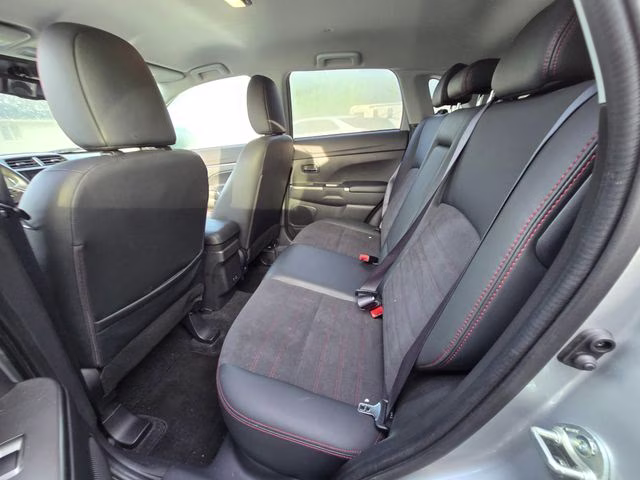 2022 Silver Mitsubishi Outlander Sport 2.0 SE FWD SUV