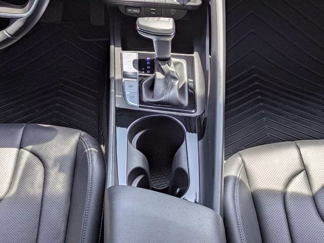 2024 Fluid Metal Hyundai Elantra Limited FWD Sedan
