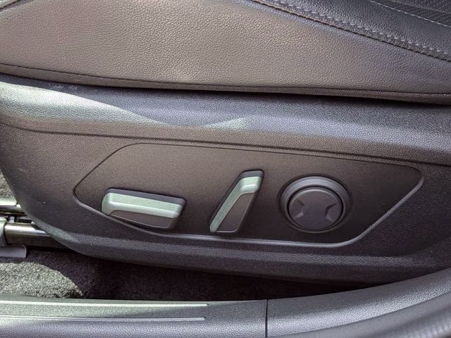2024 Fluid Metal Hyundai Elantra Limited FWD Sedan
