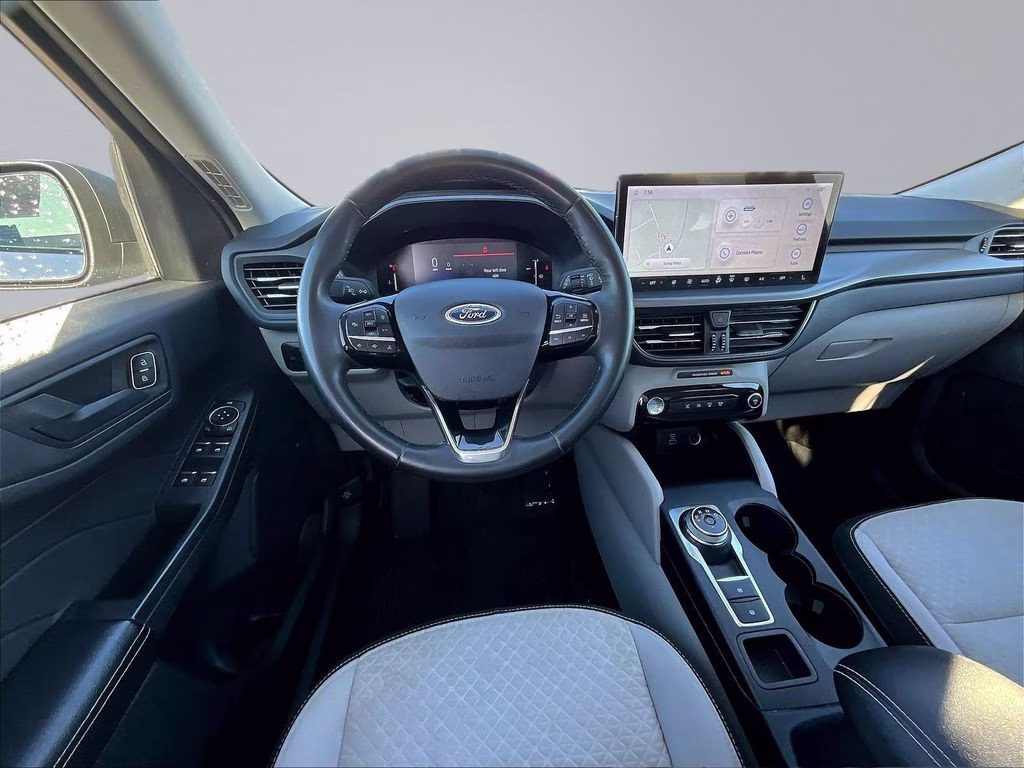 2023 Oxford White Ford Escape Active AWD SUV